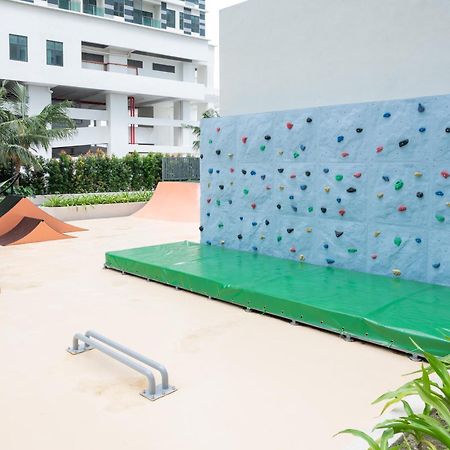 Luxury Couple Suites L Free Netflix L Massage Chair L Bathtub L Wifi 200Mbps L Town Area Bali Residence Malacca Exterior photo