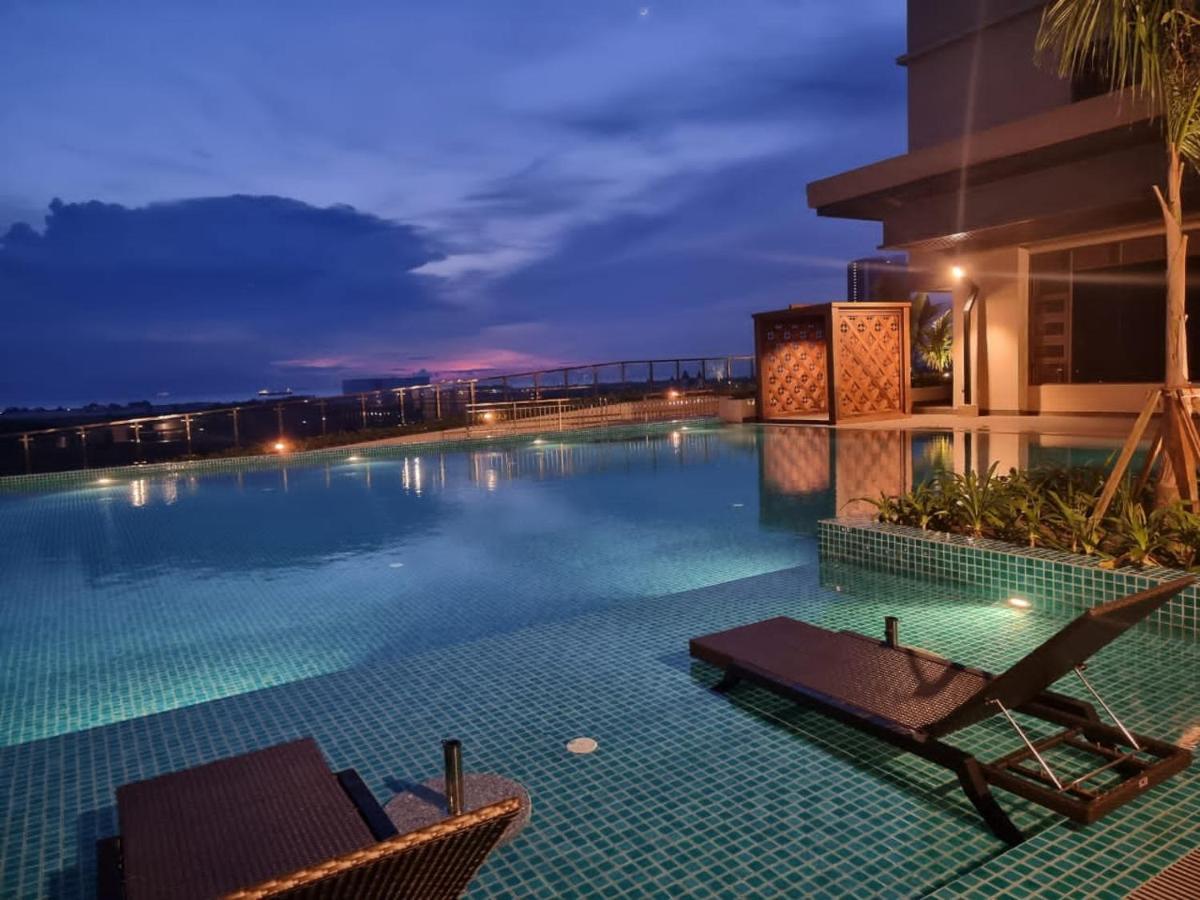 Luxury Couple Suites L Free Netflix L Massage Chair L Bathtub L Wifi 200Mbps L Town Area Bali Residence Malacca Exterior photo